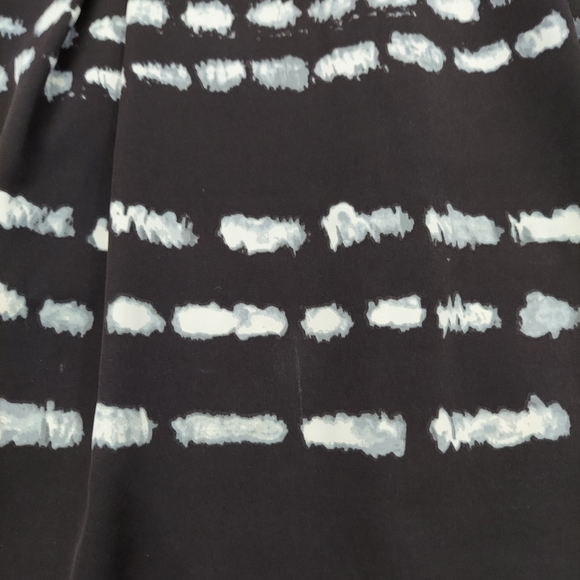 Women's simply vera, Vera Wang size 4 pleated skirt. Silky soft. - Picture 2 of 10